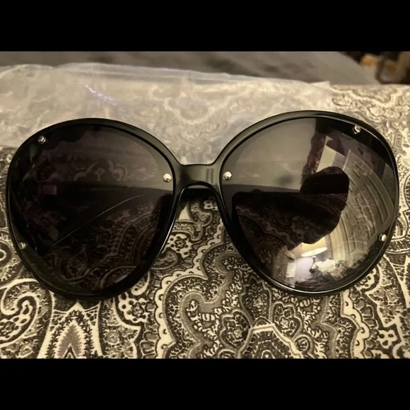 Chloe | Accessories | Nwot Chloe Oval Ce652s Sunglasses  display picture 2